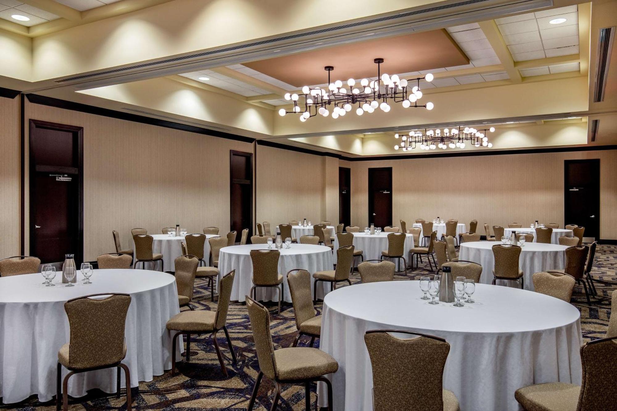 Hilton Columbus/Polaris Hotel Екстериор снимка