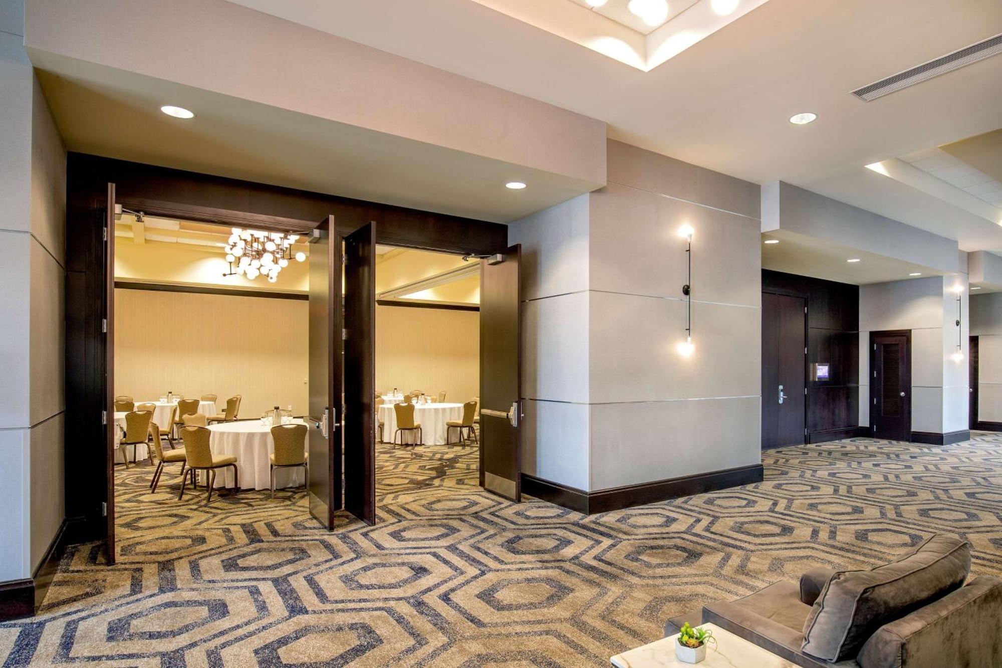 Hilton Columbus/Polaris Hotel Екстериор снимка